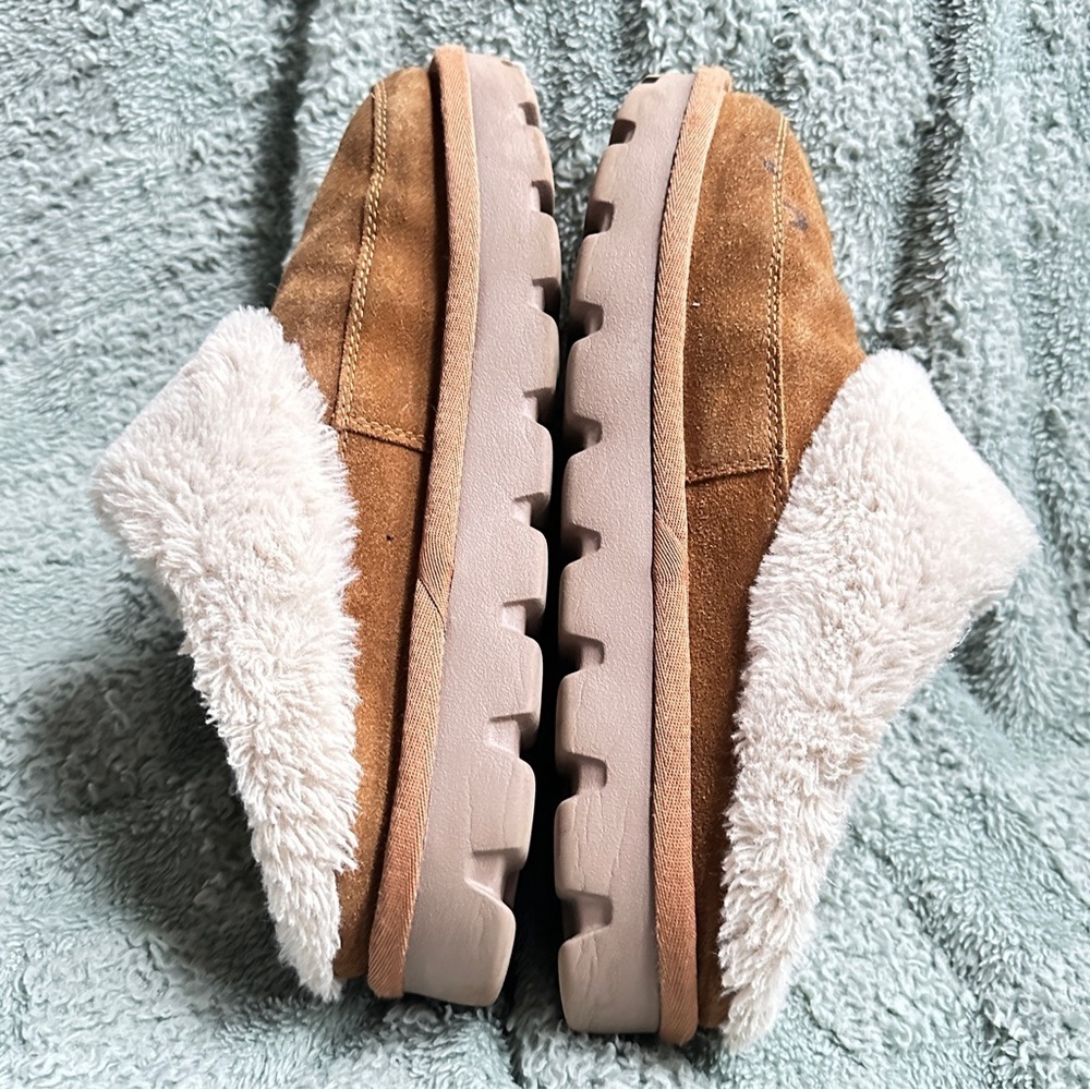 Koolaburra Tan Brown Suede / Sherpa Slip-On Shoes size 11 - Picture 10 of 13